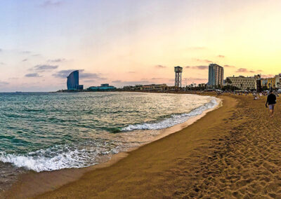 Playas de arena para ir con niños en Barcelona - Playa La Barceloneta