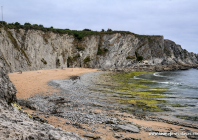 Playa de Covachos en Cantabria - Cómo llegar, servicios y fotos